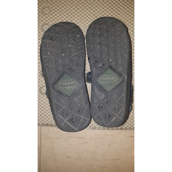 Cross trekkers size 7.5 - Picture 3 of 3